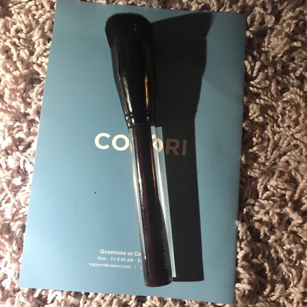 Kevyn Aucoin Flat Top Brush